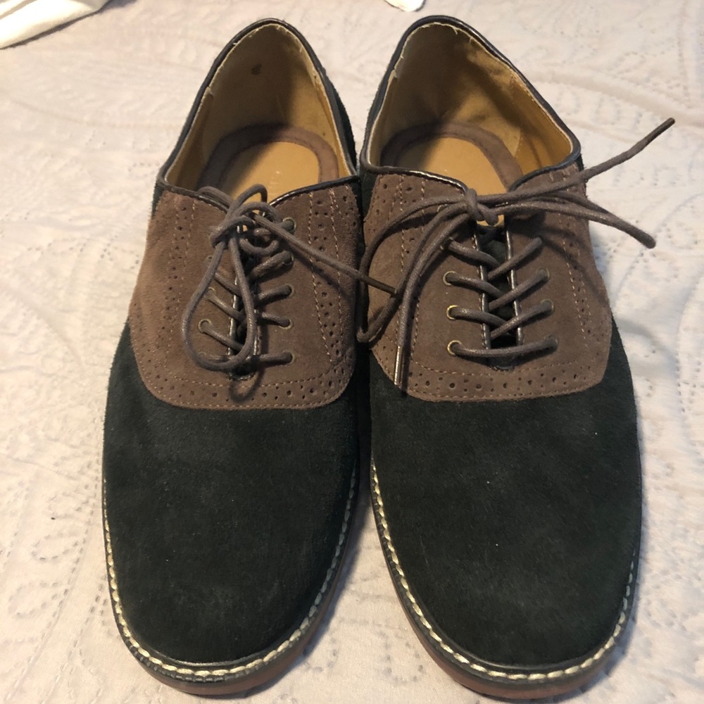GH Bass Men’s 2-tone lace up saddle shoes, size 11d. Style is Buchanons.